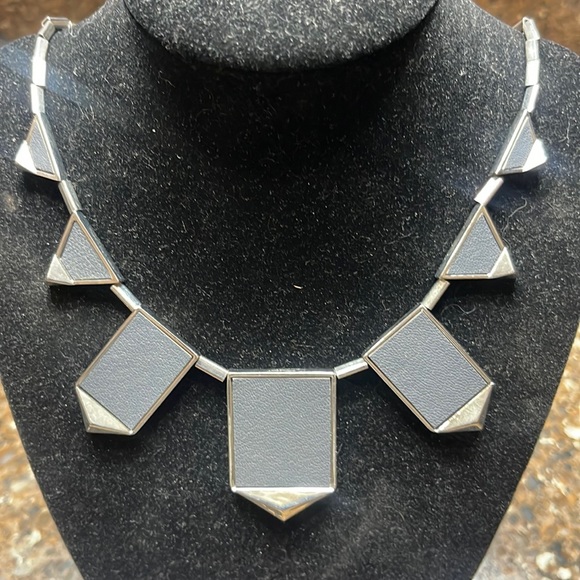 🌺NWT HOUSE OF HARLOW ADJUSTABLE NECKLACE🌺 - Picture 2 of 3